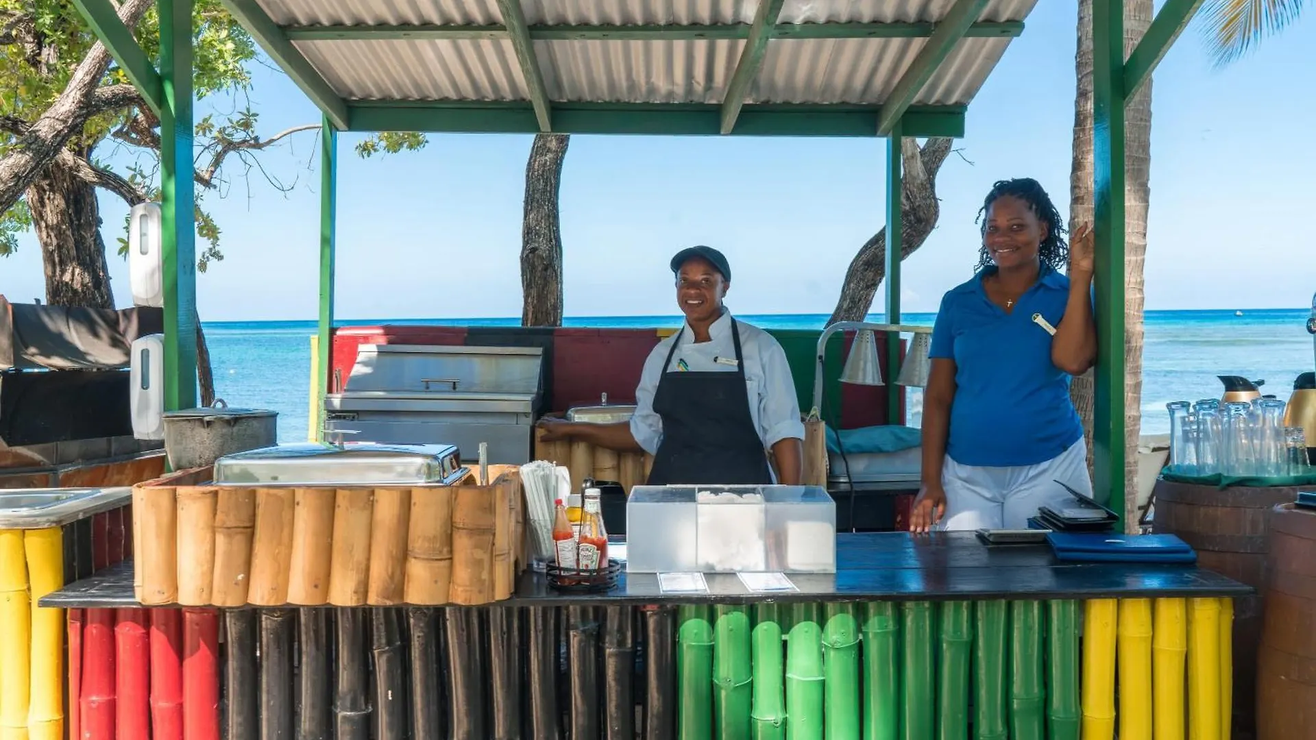 Hospitality Expert Bts 5 - Pool Beach & Bar Montego Bay